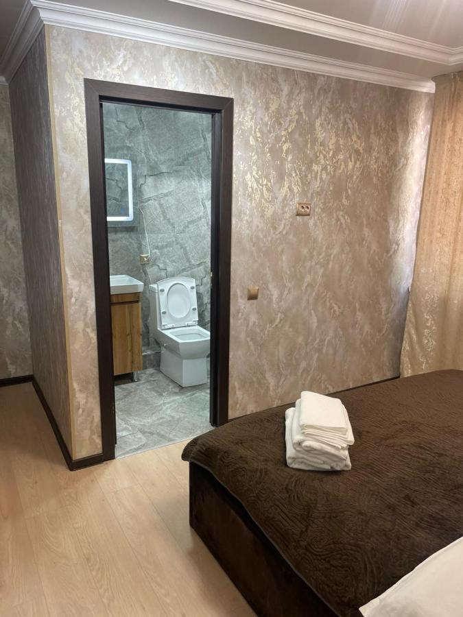 Hotel Lion Алма Ата Екстериор снимка