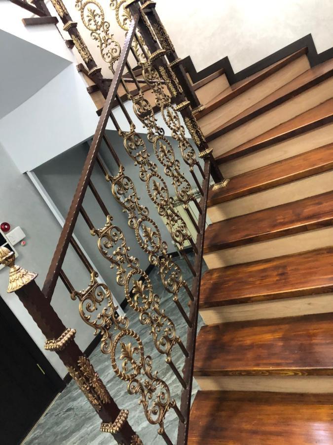 Hotel Lion Алма Ата Екстериор снимка