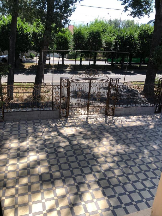 Hotel Lion Алма Ата Екстериор снимка