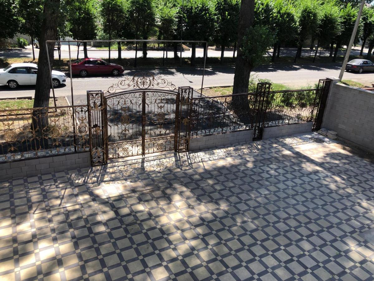 Hotel Lion Алма Ата Екстериор снимка