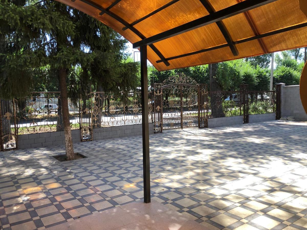 Hotel Lion Алма Ата Екстериор снимка