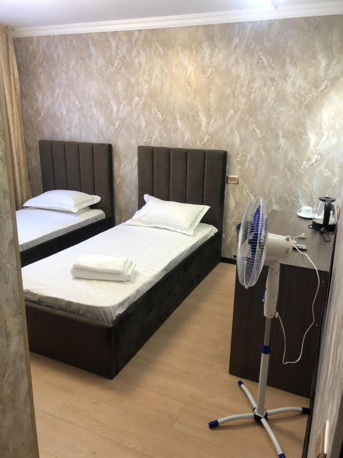 Hotel Lion Алма Ата Екстериор снимка