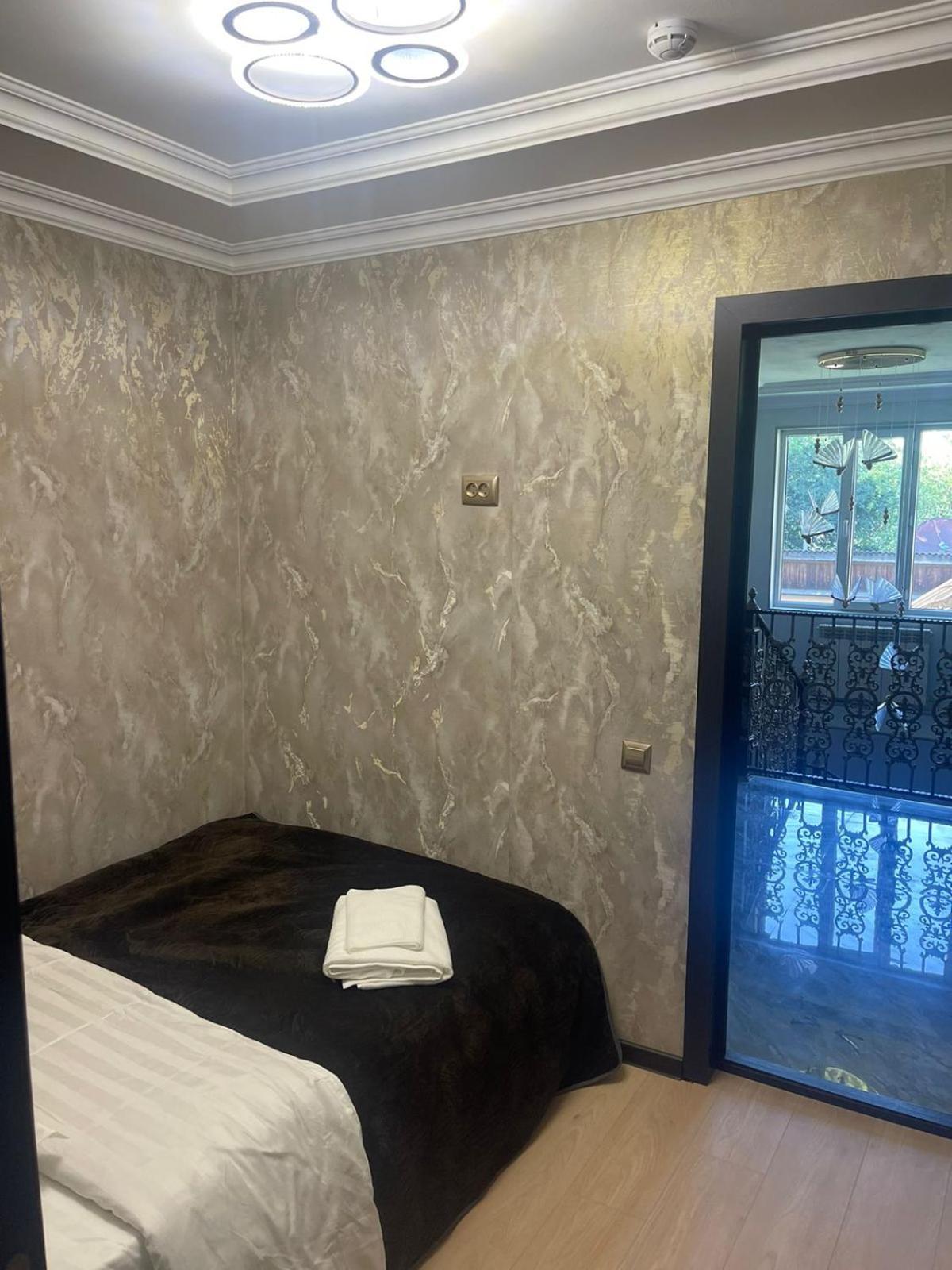 Hotel Lion Алма Ата Екстериор снимка