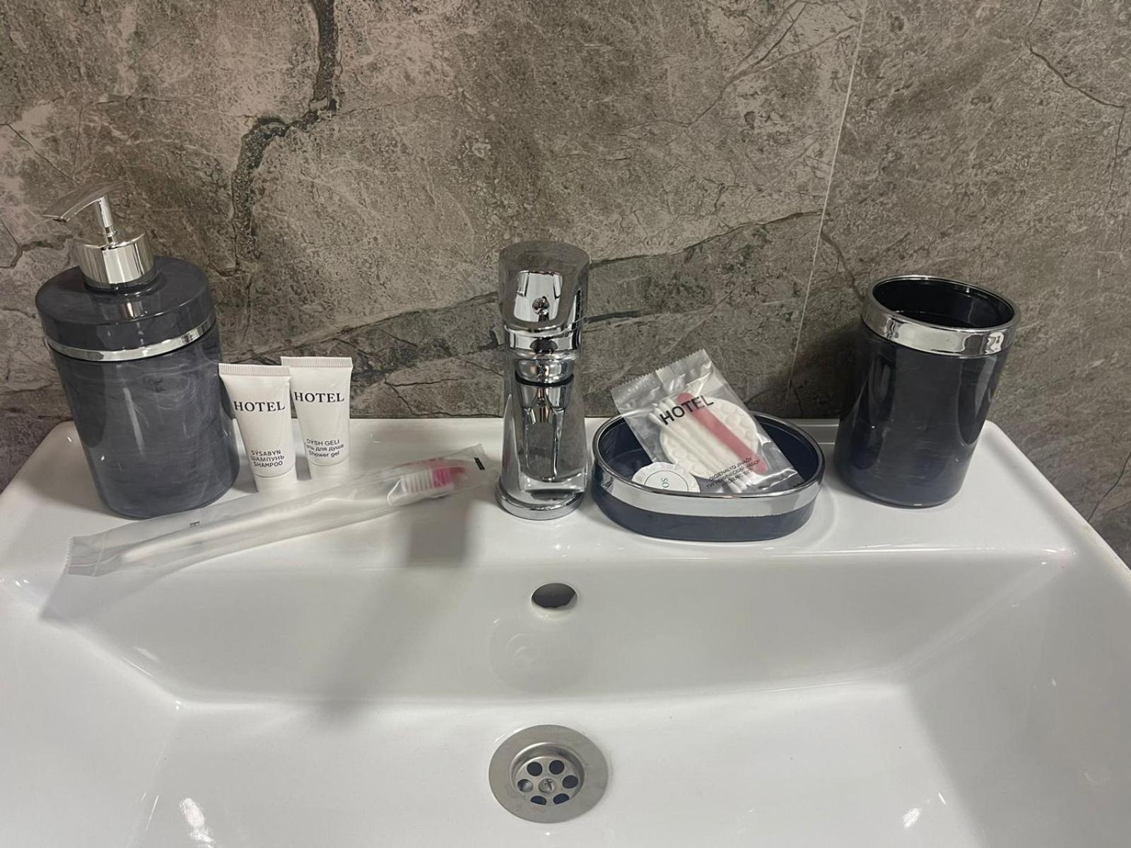 Hotel Lion Алма Ата Екстериор снимка