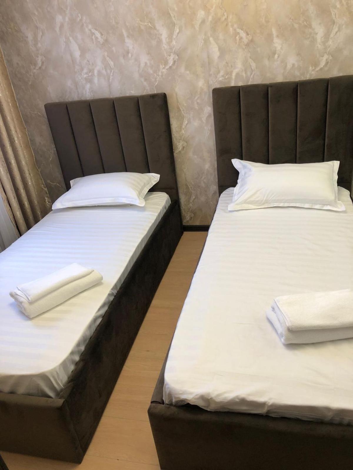 Hotel Lion Алма Ата Екстериор снимка