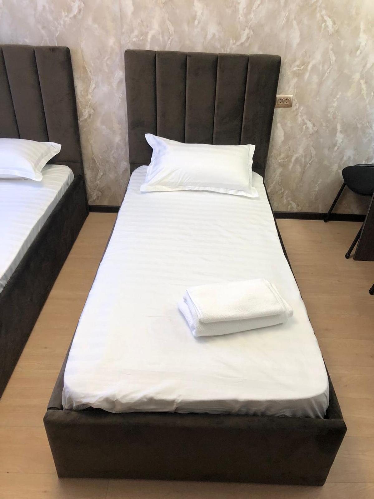 Hotel Lion Алма Ата Екстериор снимка