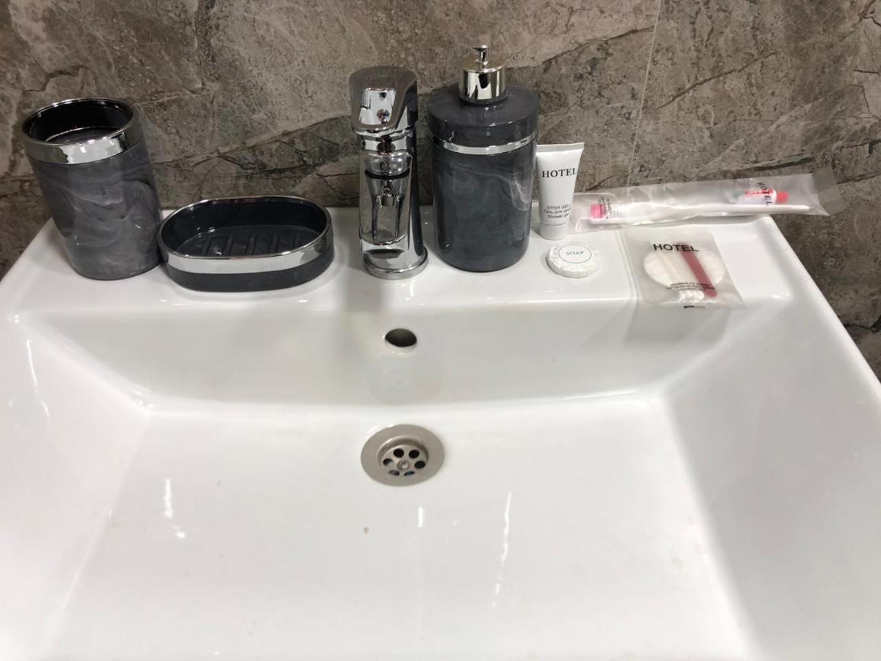 Hotel Lion Алма Ата Екстериор снимка