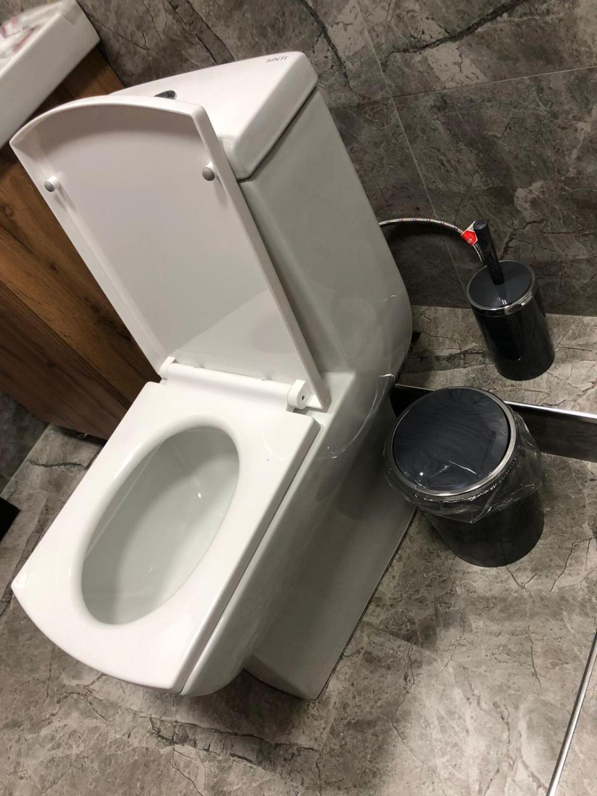 Hotel Lion Алма Ата Екстериор снимка